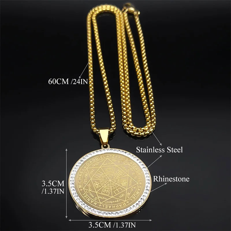 Gold necklace with a pendant on a black background, showing measurements and material details.