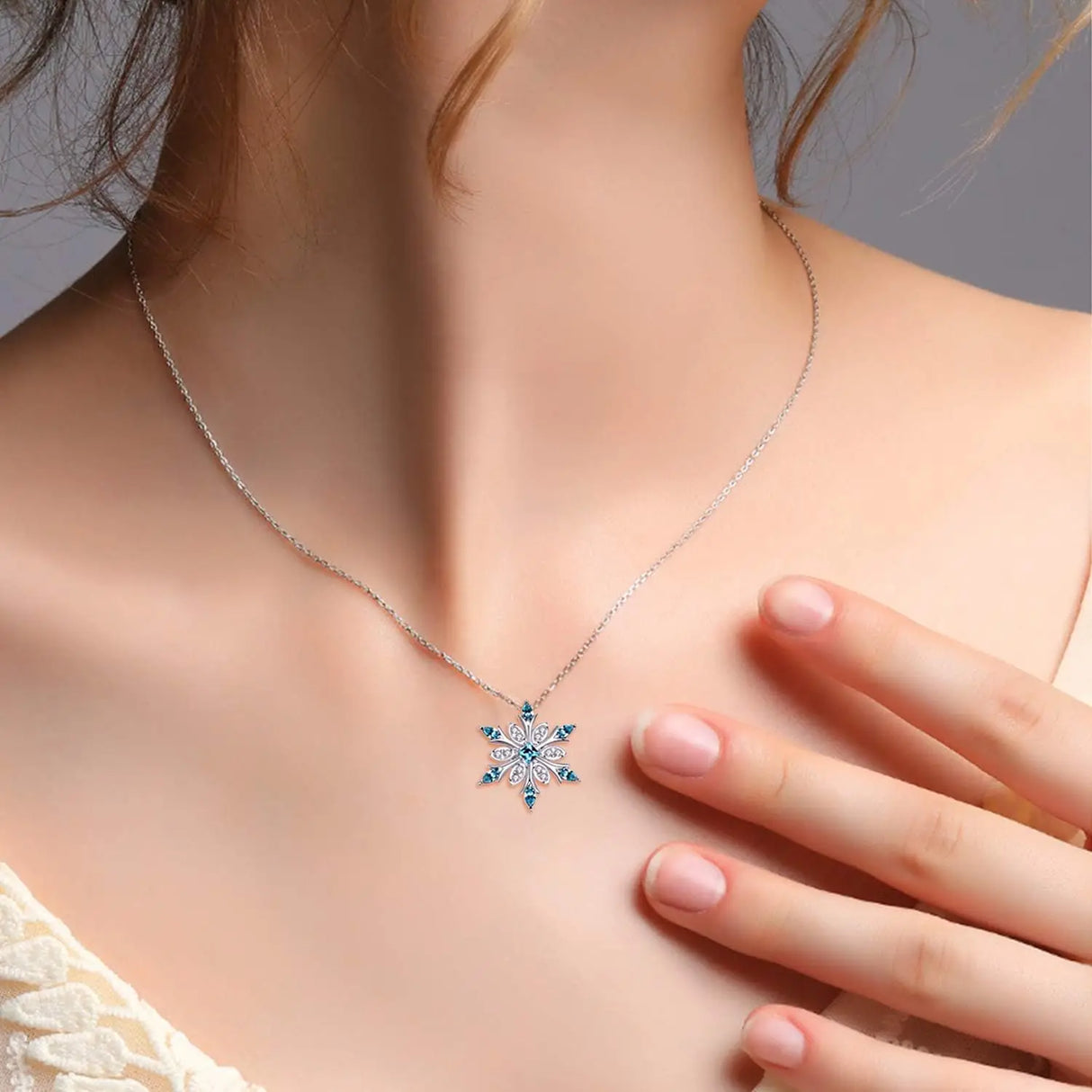 Women’s Silver-Plated Snowflake Necklace charm necklace for winter wardrobe styling, holiday gifting, and casual accessory use.