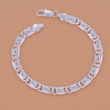 925 Silver Dainty Heart Chain Bracelet for women as a silver bracelet for minimalist fashion, daily wear, and gift use.