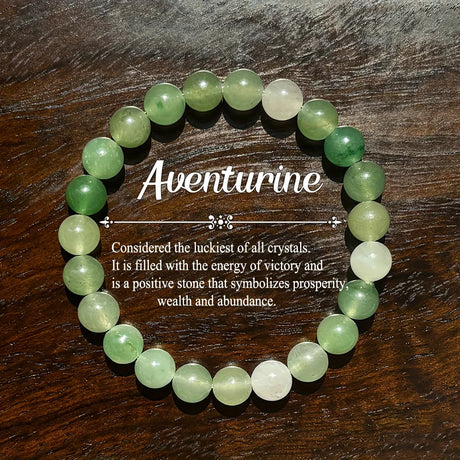 Green aventurine bracelet on a wooden surface with descriptive text.
