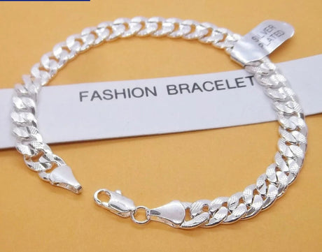 Silver chain bracelet on a yellow background with 'READ YYEAH' branding.