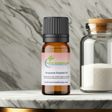 Natural bergamot essential oil for citrus aromatherapy, stress relief diffusing, and skin-brightening blends.