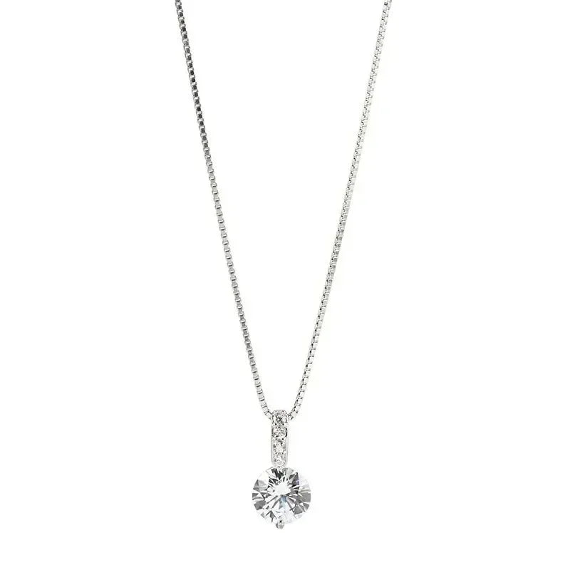 Elegant round zircon pendant choker necklace with a refined chain for weddings, evening outfits, and stylish daily wear.