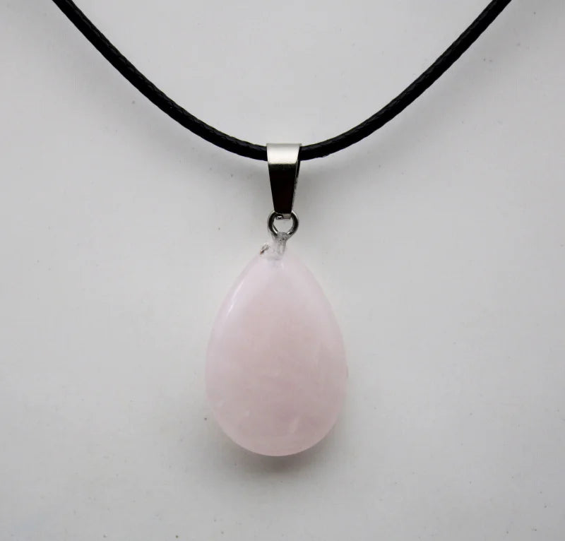 Elegant water-drop stone necklace pendant for special occasions, daily wear, and refined jewelry styling.