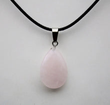 Elegant water-drop stone necklace pendant for special occasions, daily wear, and refined jewelry styling.