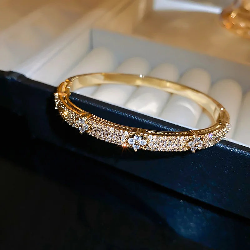 Elegant Four-Leaf Zircon Flower Bracelet fashion bracelet for formal looks, gift giving, and stylish daily use.