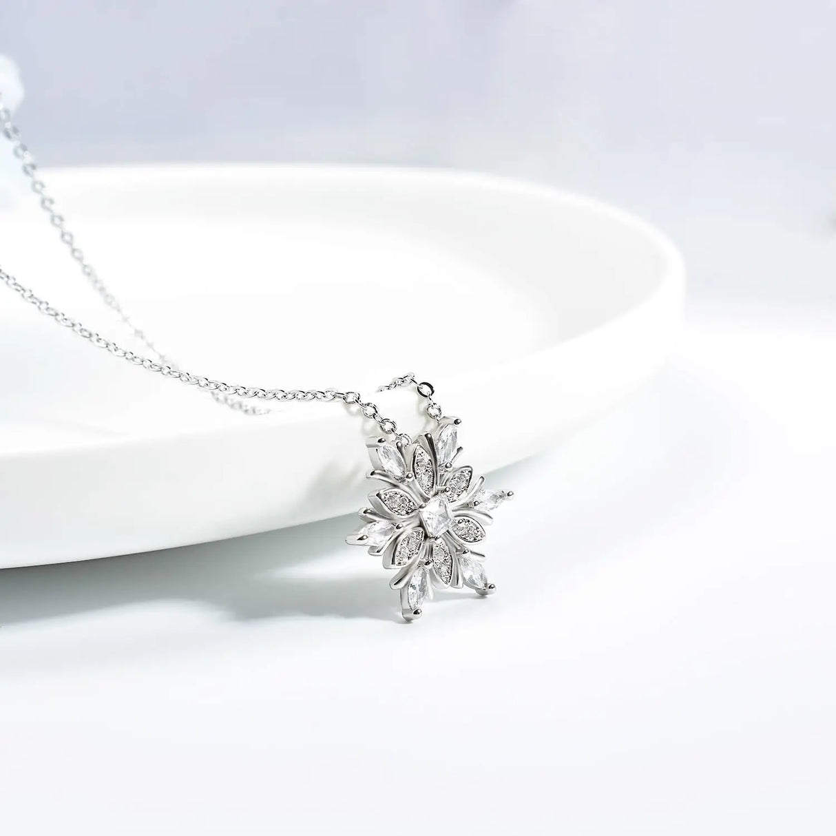 Women’s Silver-Plated Snowflake Necklace charm necklace for cold-season fashion, festive dressing, and gift-ready jewelry use.