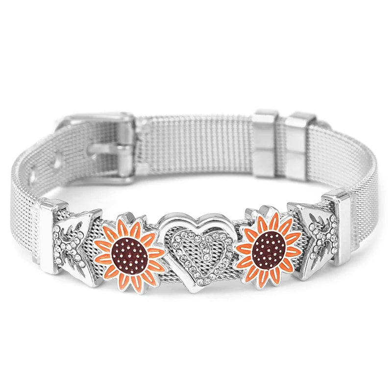 Mom Camera crystal Love keepsake bracelet for heartfelt presents, casual wear, and sentimental jewelry use.