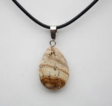 Natural stone drop necklace accessory for outfit matching, daily accessorizing, and personal jewelry wear.