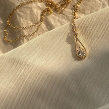 Sparkling round zircon pendant necklace in choker form for festive occasions, elegant styling, and daily fashion wear.
